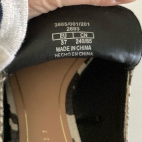 Zara Faux Snakeskin pattern black and white brogue Loafers women’s size 37 (6.5) - Picture 6 of 6